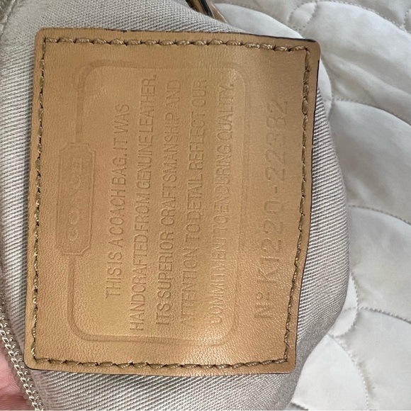 Vintage Coach Willis Tan Leather Handbag - Picture 5 of 14